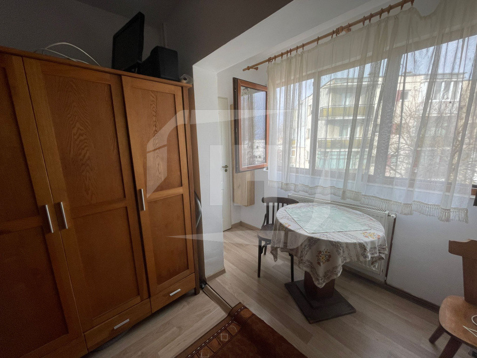 Garsoniera, etaj intermediar, Marasti