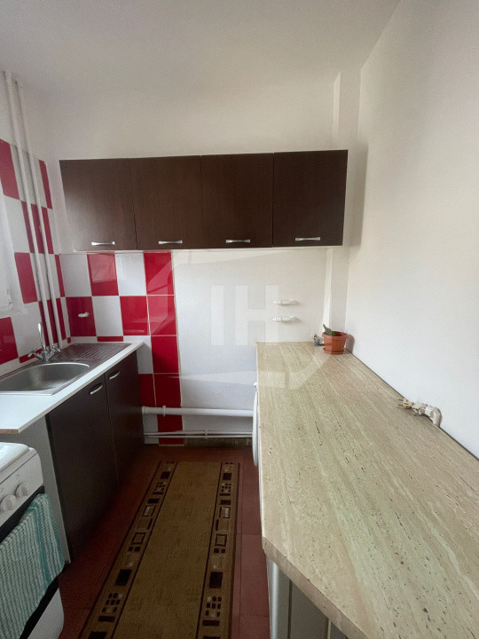 Garsoniera, etaj intermediar, Marasti