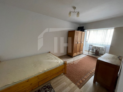 Garsoniera, etaj intermediar, Marasti