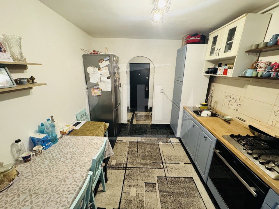 Apartament 2 camere, 2 balcoane, decomandat, cartier Intre Lacuri