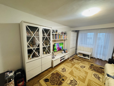 Apartament 2 camere, 2 balcoane, decomandat, cartier Intre Lacuri