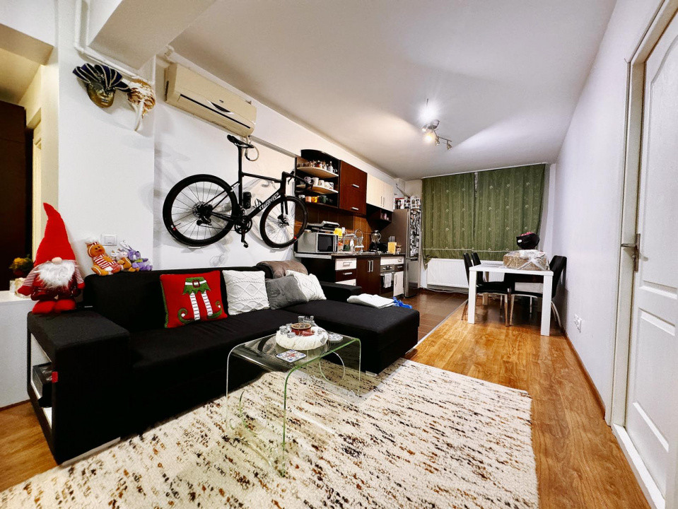 Apartament 3 camere, parcare, zona Edgar Quinet