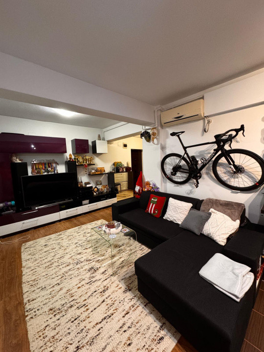 Apartament 3 camere, parcare, zona Edgar Quinet