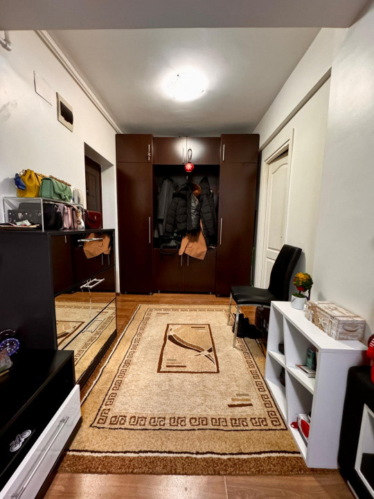 Apartament 3 camere, parcare, zona Edgar Quinet