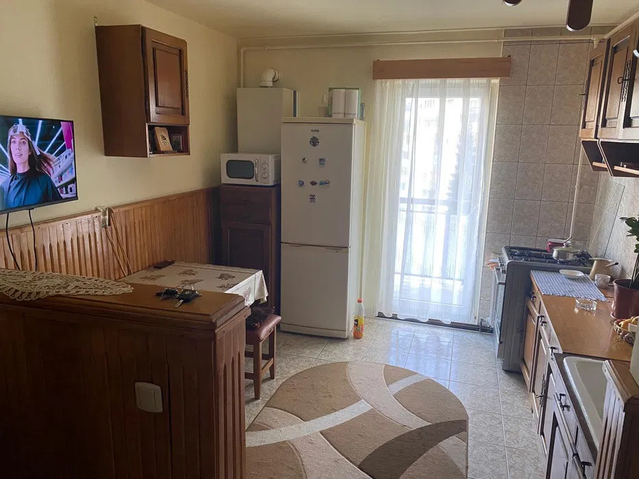 Apartament 2 camere decomandat, etaj intermediar, Bld Primaverii