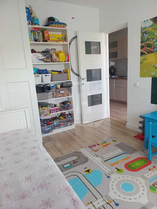 Apartament 3 camere, semidecomandat, et 4/7 in bloc nou!