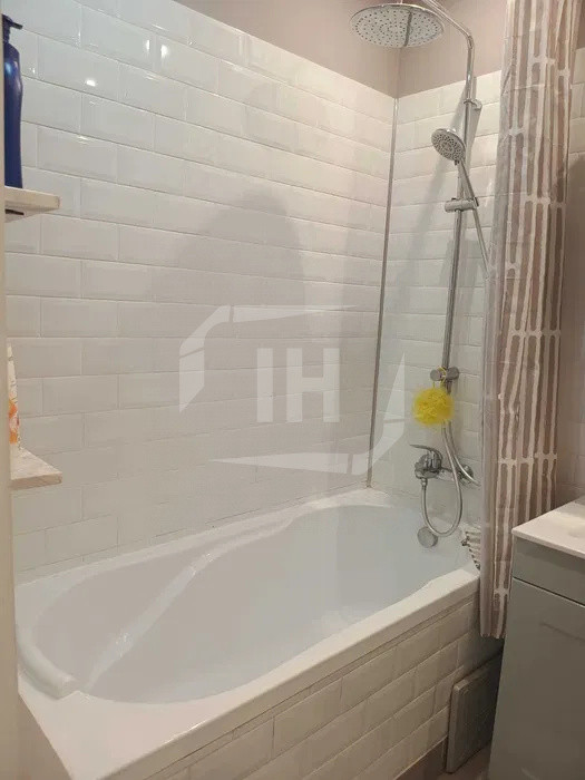 Apartament 3 camere, semidecomandat, et 4/7 in bloc nou!