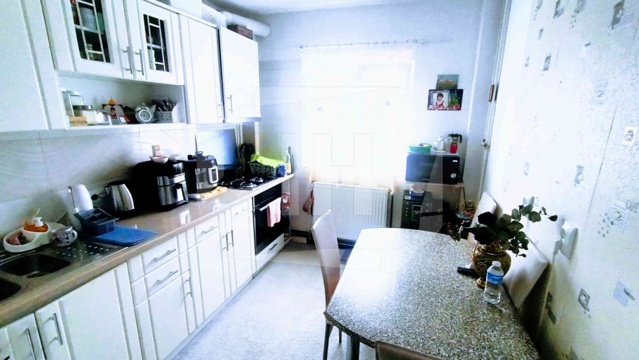 Apartament 2 camere, decomandat, etaj intermediar, cartier Intre Lacuri