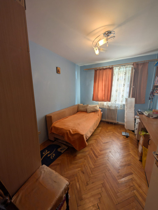 Apartament 4 camere la etajul 1, cartier Manastur