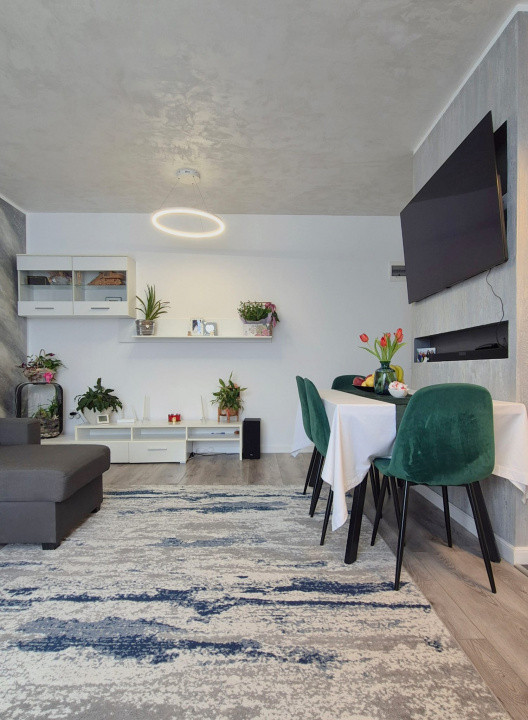 Apartament 3 camere la cheie, terasa si parcare, zona Vivo