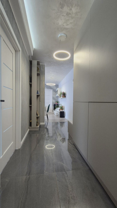 Apartament 3 camere la cheie, terasa si parcare, zona Vivo