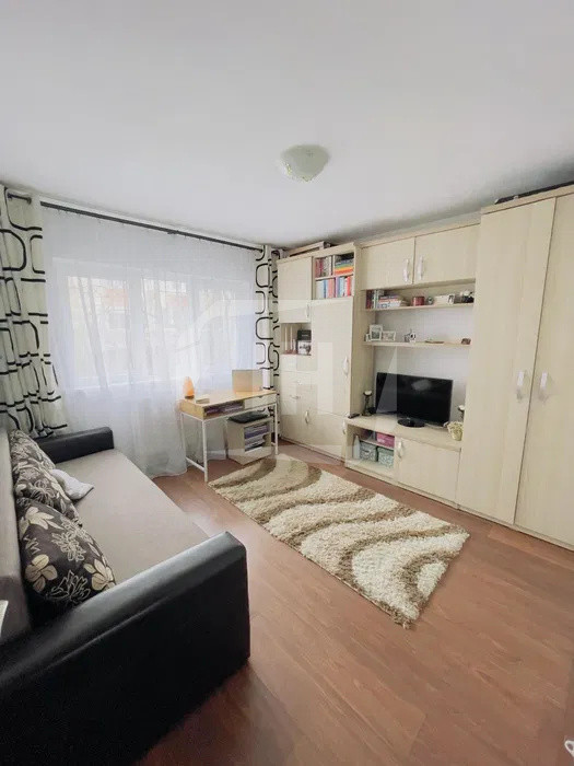 Apartament 2 camere, decomandat, etaj 3, cartier Intre Lacuri