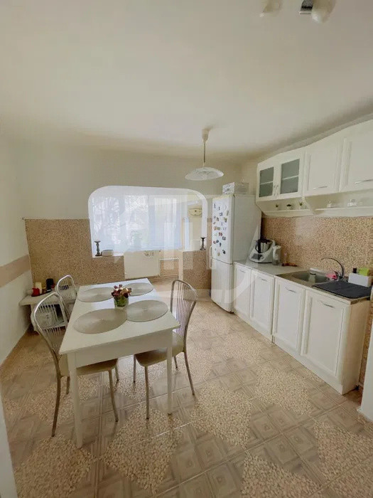 Apartament 2 camere, decomandat, etaj 3, cartier Intre Lacuri