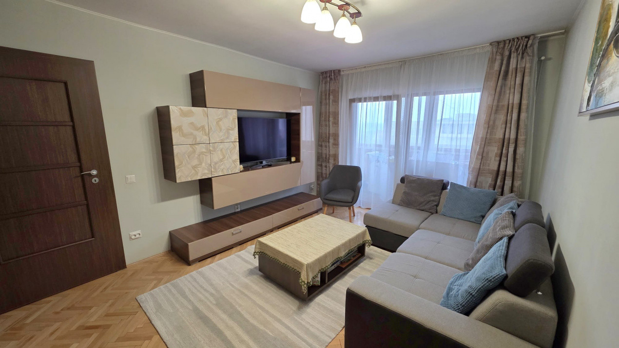 Apartament 3 camere decomandat, zona Podului Calvaria