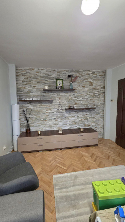 Apartament 3 camere decomandat, zona Podului Calvaria