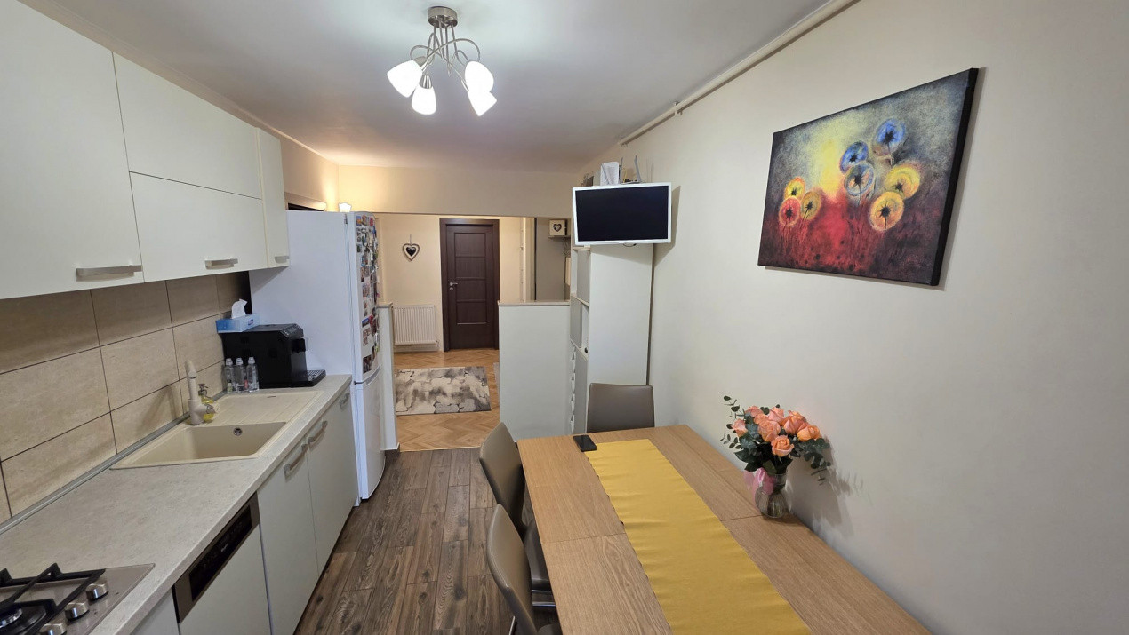Apartament 3 camere decomandat, zona Podului Calvaria