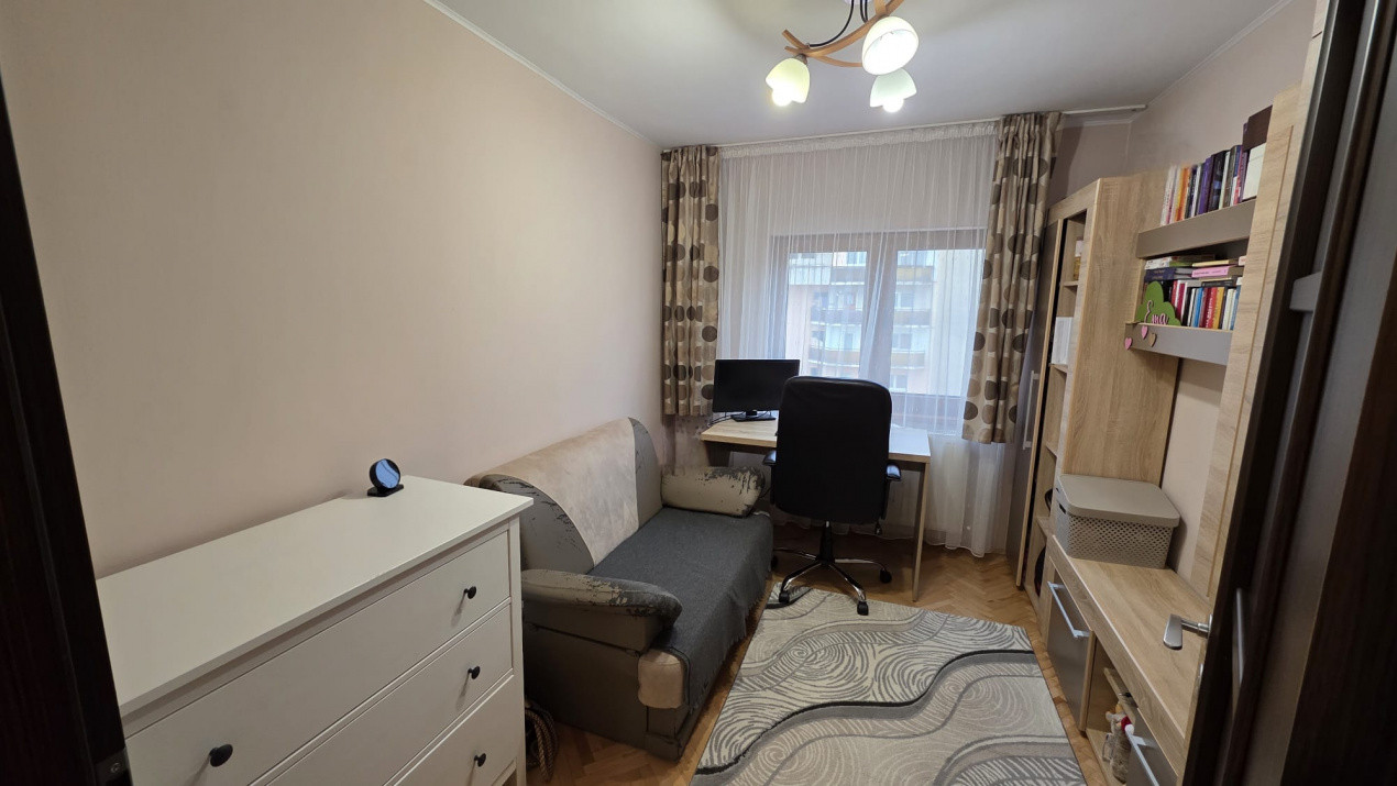 Apartament 3 camere decomandat, zona Podului Calvaria