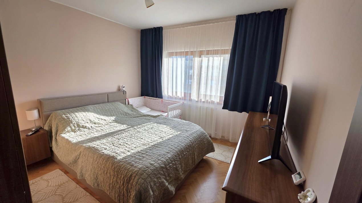 Apartament 3 camere decomandat, zona Podului Calvaria