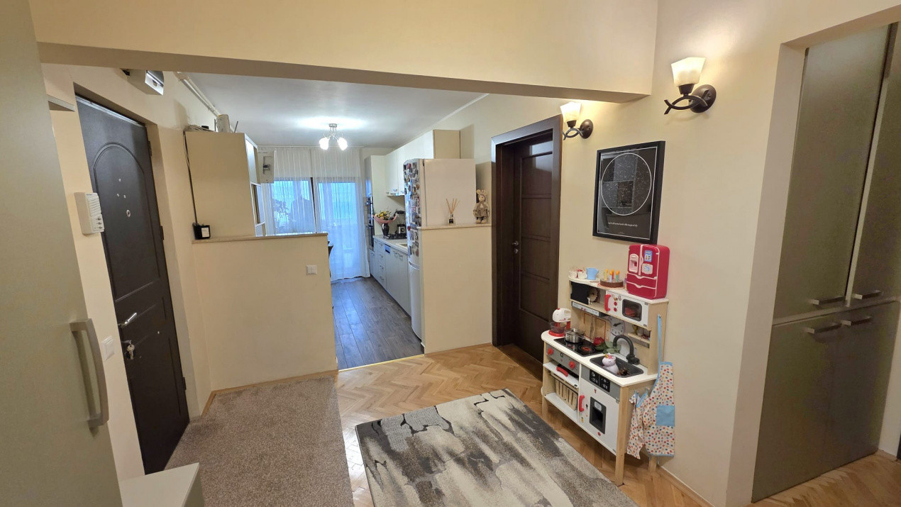 Apartament 3 camere decomandat, zona Podului Calvaria