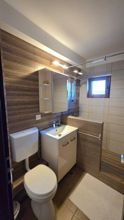 Apartament 3 camere decomandat, zona Podului Calvaria