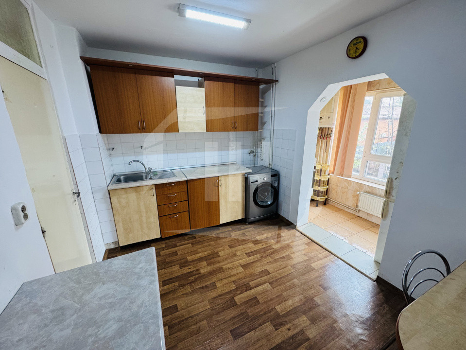 Apartament 2 camere, decomandat, etaj 1, cartier Intre Lacuri