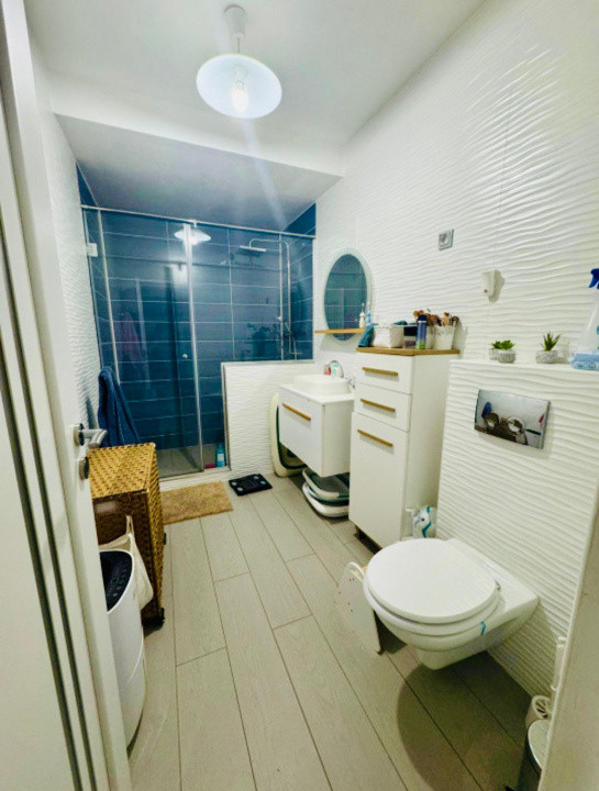 Apartament 3 camere, parcare, zona Vivo