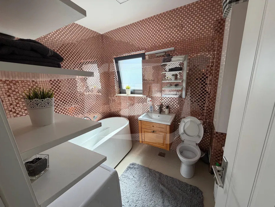 Apartament 2 camere, decomandat, etaj 1/2, parcare, in Borhanci