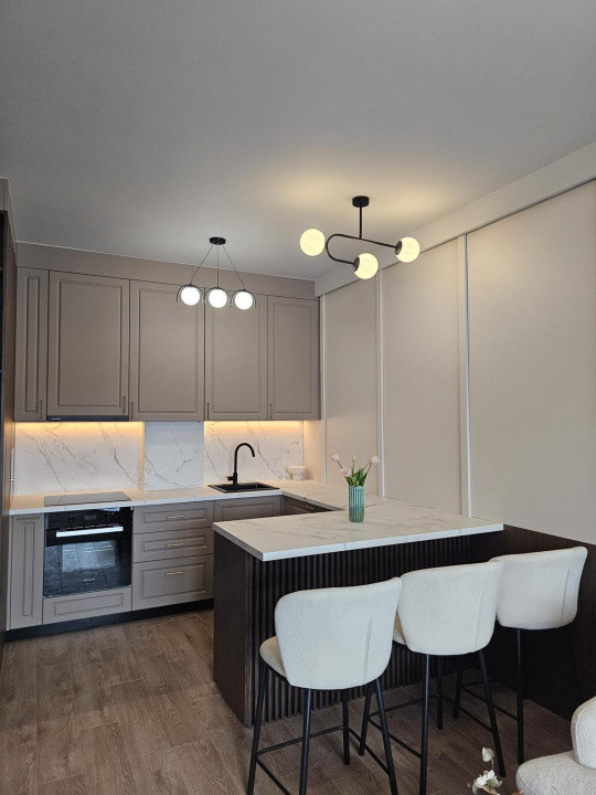 Apartament 2 camere la cheie, parcare subterana, zona Eroilor