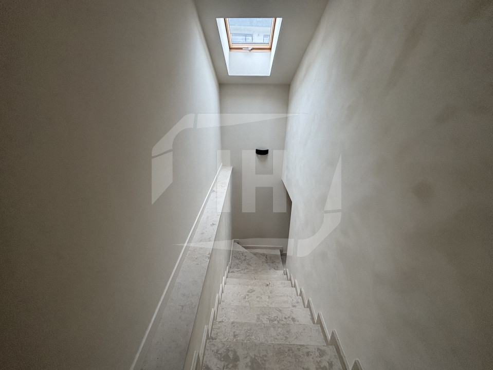 Casa 3 camere I prima inchiriere I  cu parcare I zona Garii