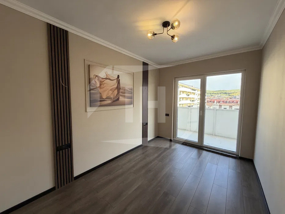 Apartament 3 camere plus terasa, parcare subterana pe Eroilor