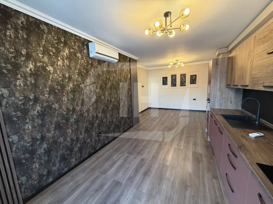 Apartament 3 camere plus terasa, parcare subterana pe Eroilor