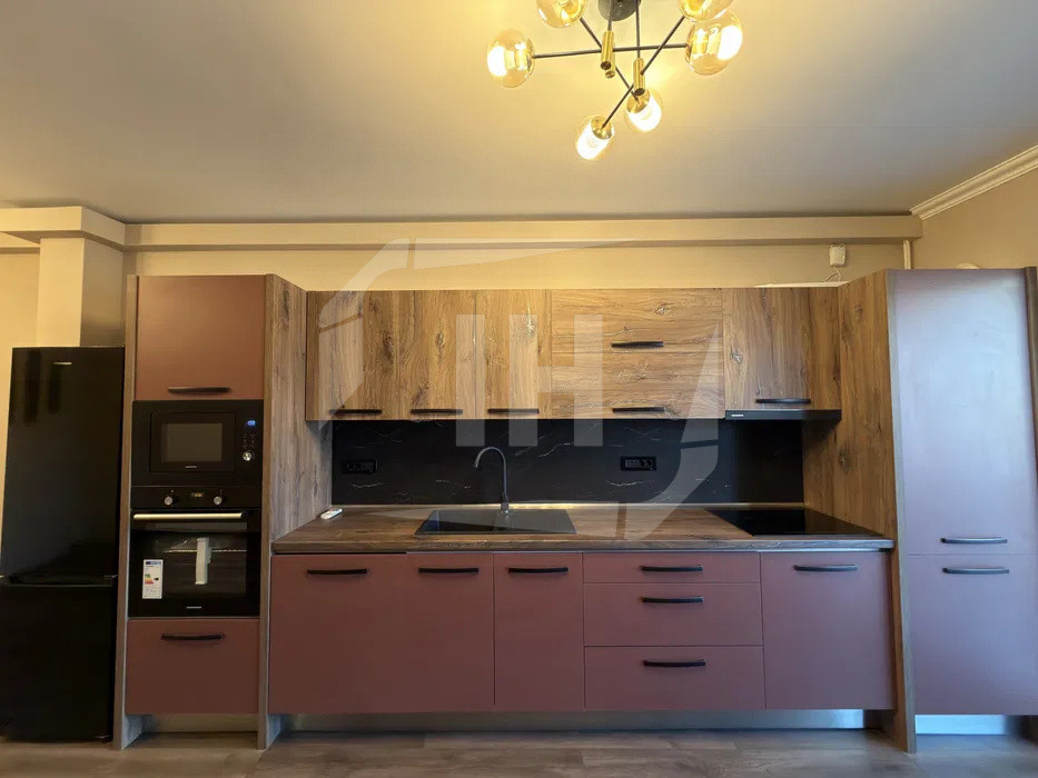 Apartament 3 camere plus terasa, parcare subterana pe Eroilor