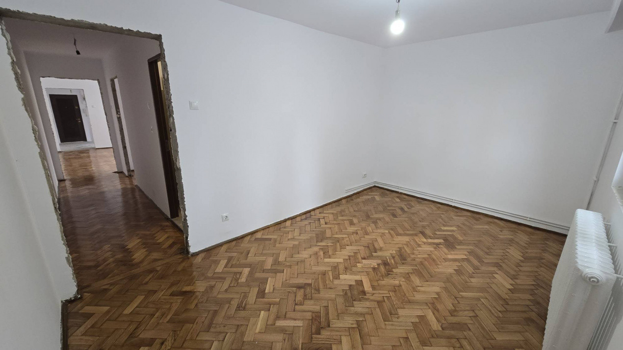Apartament 3 camere, etaj 2, zona Calea Floresti