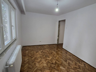Apartament 3 camere, etaj 2, zona Calea Floresti
