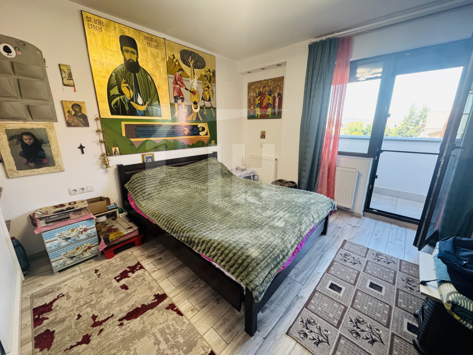 Apartament 3 camere, 2 bai, parcare subterana zona Sub Cetate