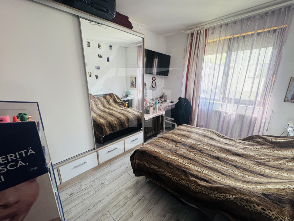 Apartament 3 camere, 2 bai, parcare subterana zona Sub Cetate