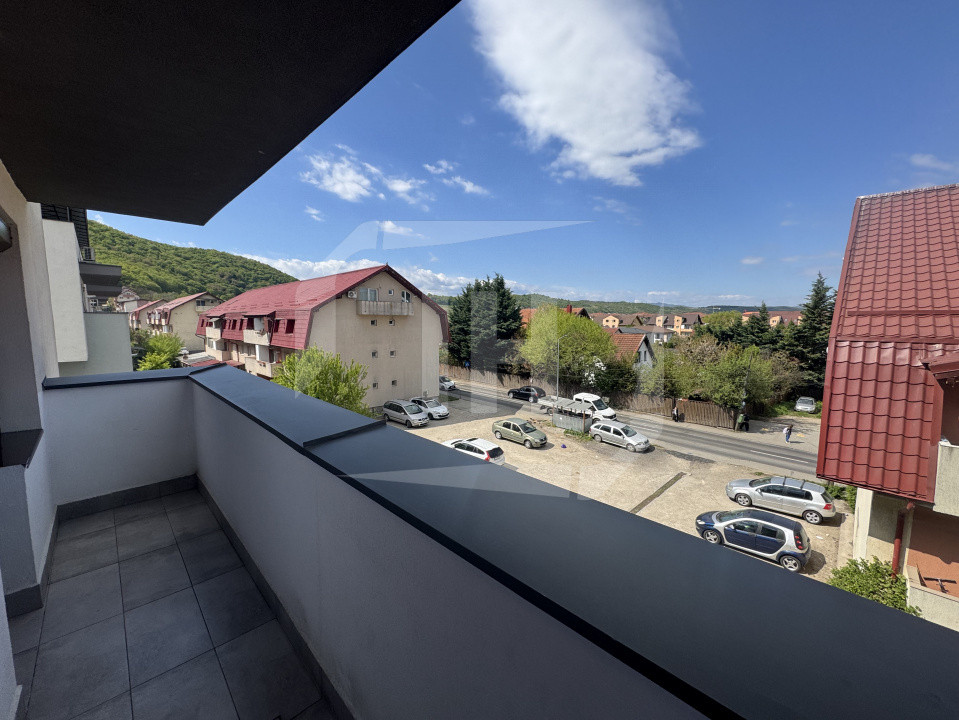Apartament 3 camere, 2 bai, parcare subterana zona Sub Cetate