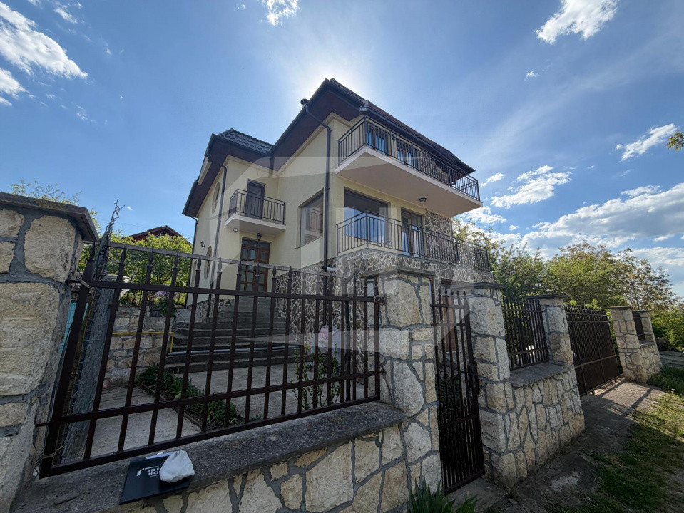 Casa individuala, 701 mp teren, garaj, in Borhanci