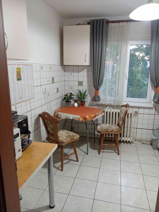 Apartament 3 camere, garaj, zona Grigore Alexandrescu