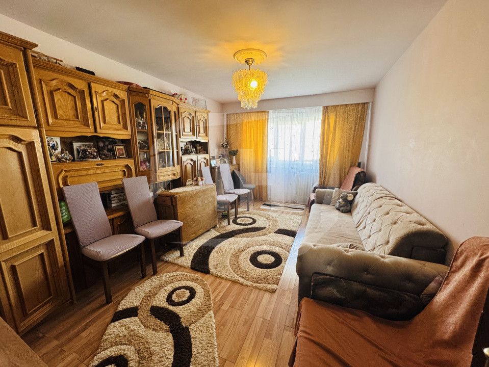 Apartament 2 camere, decomandat, etaj intermediar, zona Intre Lacuri