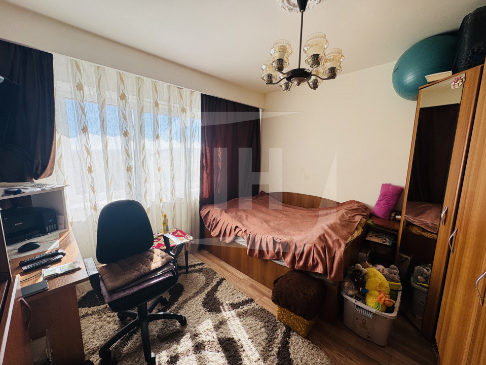 Apartament 2 camere, decomandat, etaj intermediar, zona Intre Lacuri