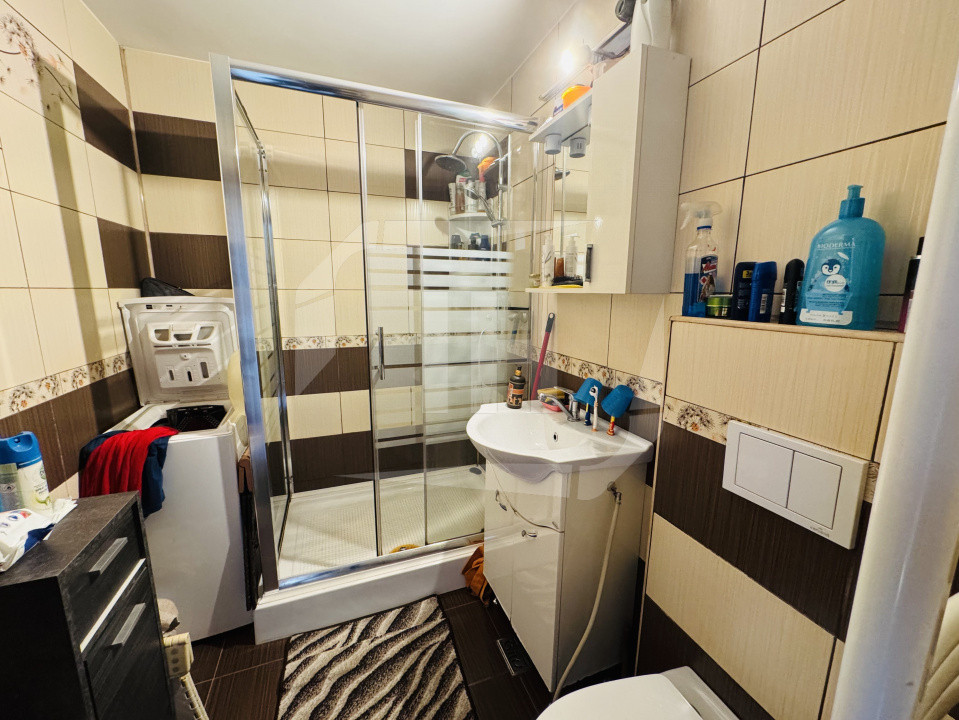 Apartament 2 camere, decomandat, etaj intermediar, zona Intre Lacuri