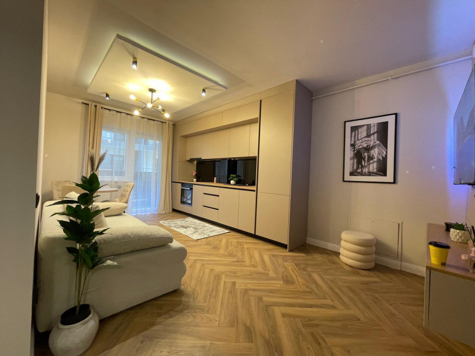 Apartament 3 camere cu 2 bai, parcare, zona Terra 