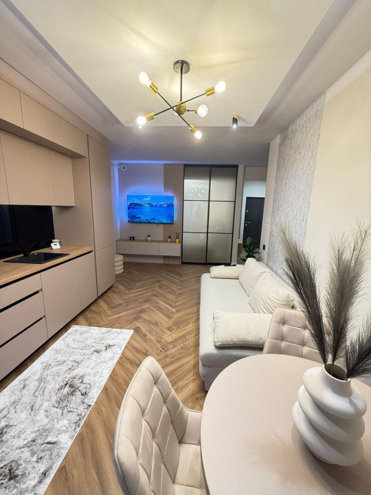 Apartament 3 camere cu 2 bai, parcare, zona Terra 