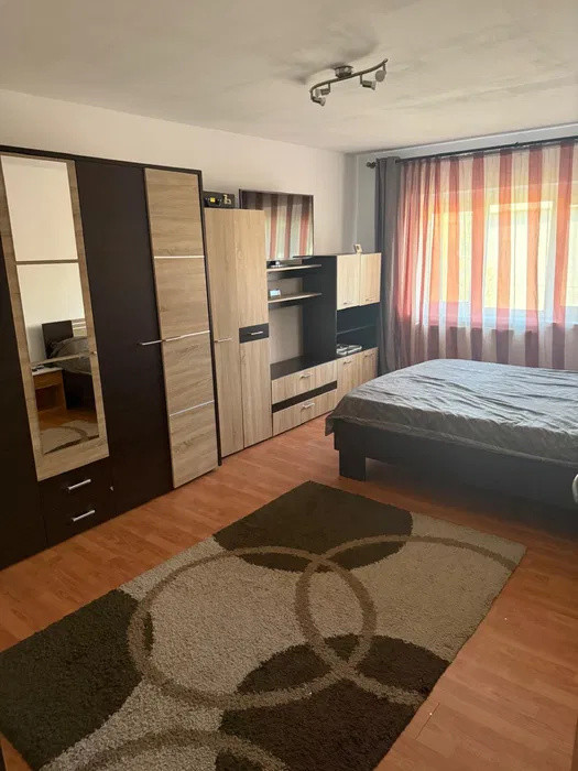 Apartament 2 camere decomandat, cartier Plopilor