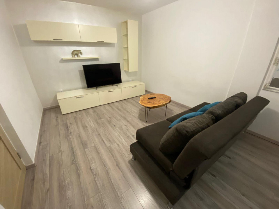 Apartament 2 camere la cheie, parcare, zona Vivo