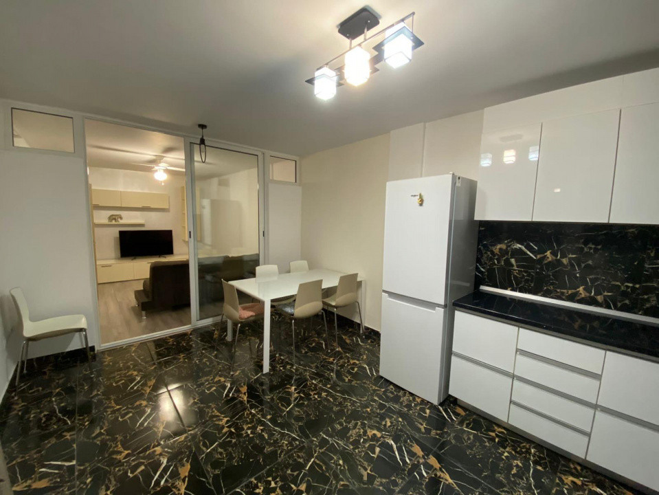 Apartament 2 camere la cheie, parcare, zona Vivo
