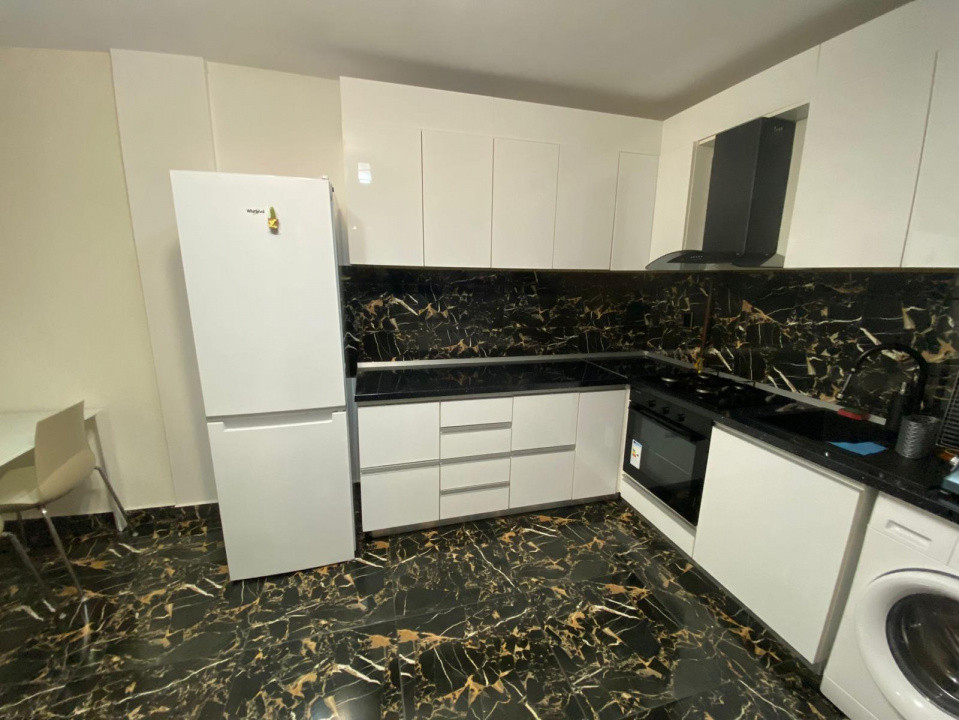 Apartament 2 camere la cheie, parcare, zona Vivo