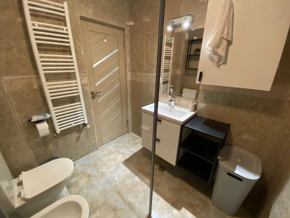 Apartament 2 camere la cheie, parcare, zona Vivo