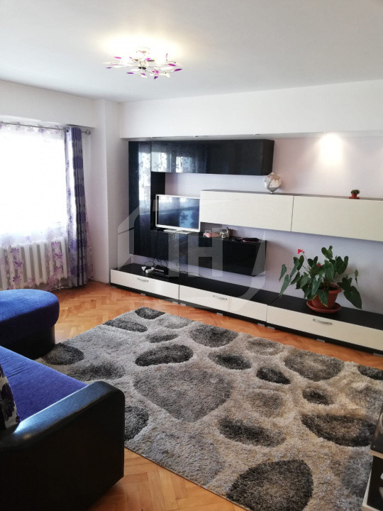 Apartament 3 camere, zona Piata Cipariu